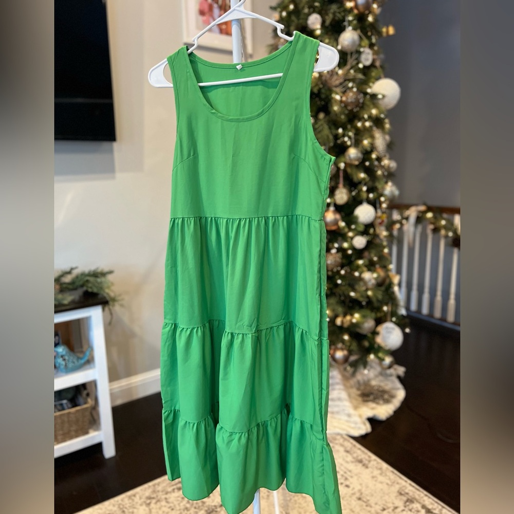Amazon, Green Dress